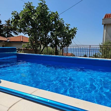 Apartments With Swimming Pool 9X4M Selce Exterior foto